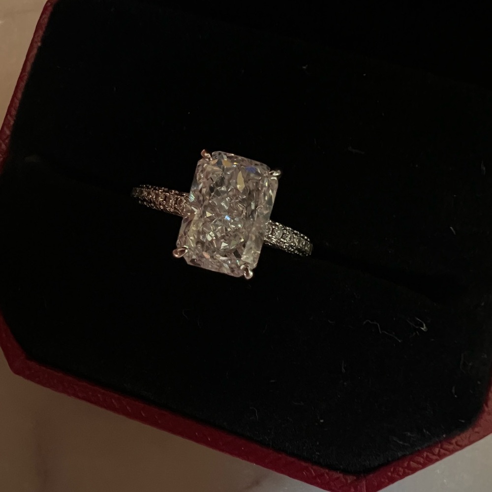 GIORNO DIAMONDS Elsa 2.9 Carat Radiant Cut size 5